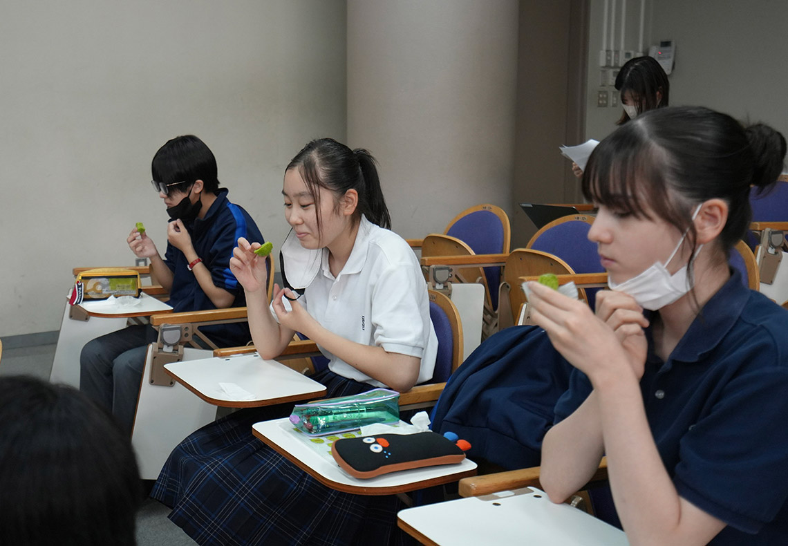 試食風景の画像