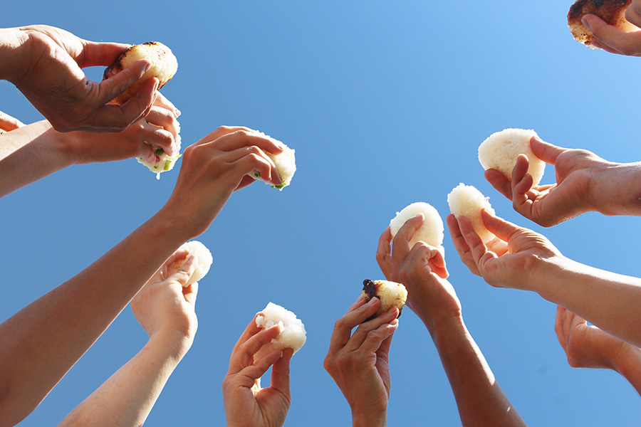 「おにぎり」で乾杯（イメージ）