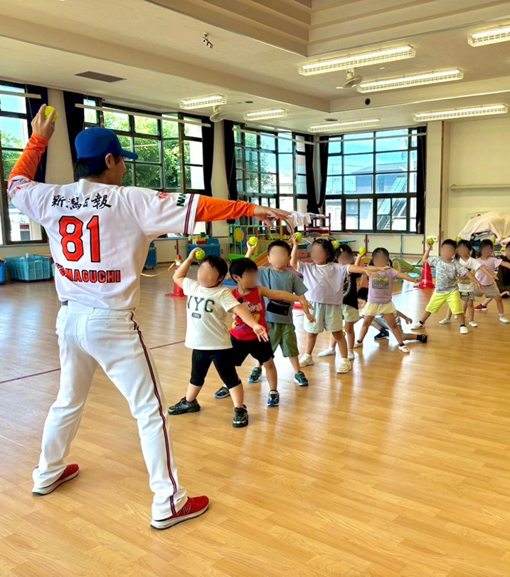 ホームタウン活動（幼稚園訪問）の様子