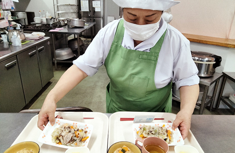 なの花九州 給食提供の様子